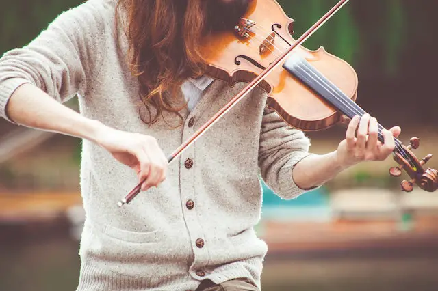 Can You Play Violin With Long Nails?