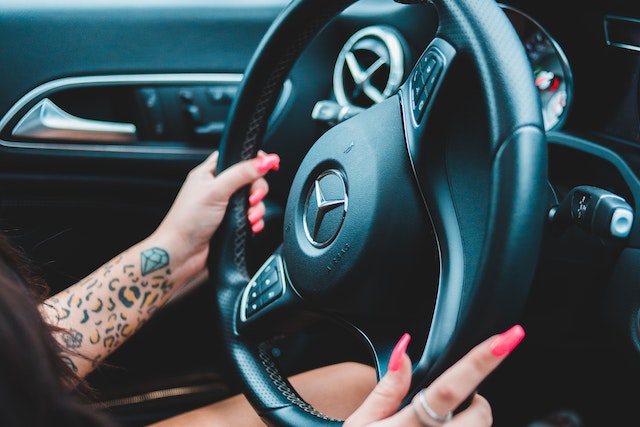 Can You Drive With Acrylic Nails?
