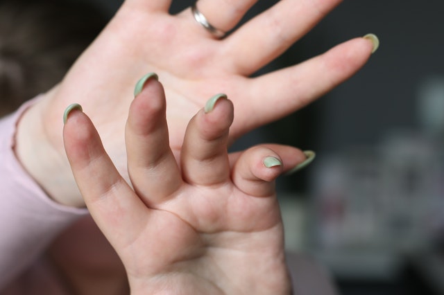 Can Long Nails Cause Finger Pain